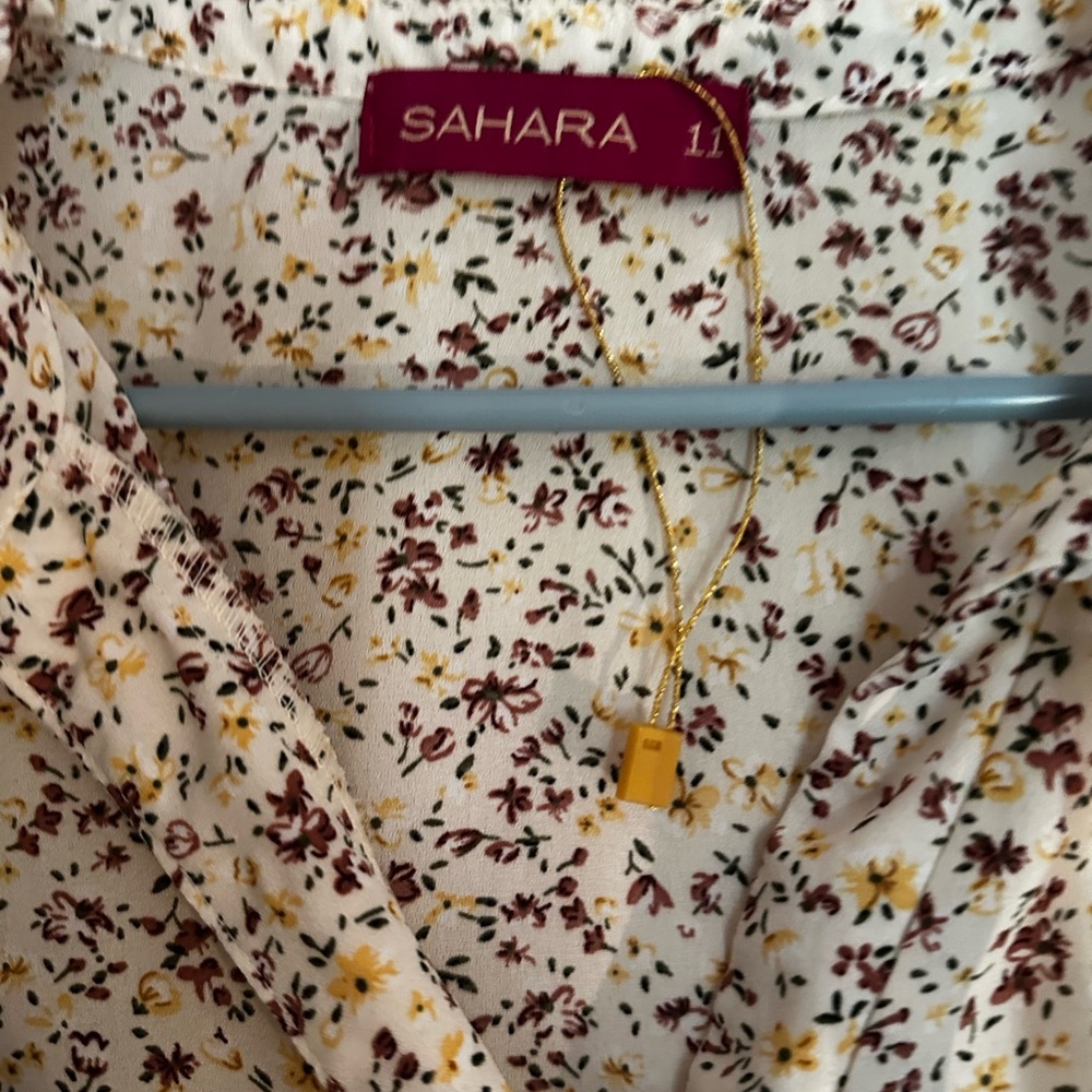 White Floral Ruffle Blouse - Picture 3 of 4